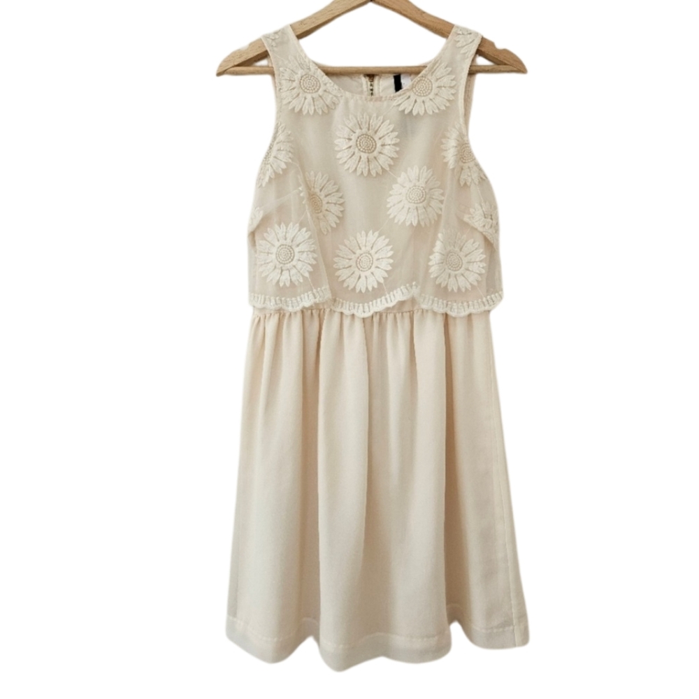 Kensie White Floral Sleeveless Dress